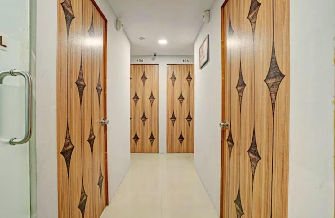 Hotel Welcome, Vip Road Vesu Surat Zewnętrze zdjęcie