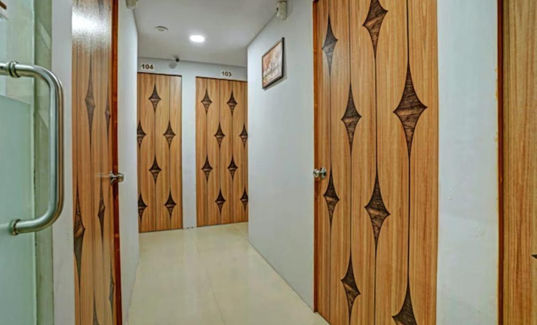 Hotel Welcome, Vip Road Vesu Surat Zewnętrze zdjęcie